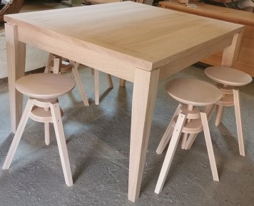 Tabouret  contemporain à vis "Vernis Naturel"
